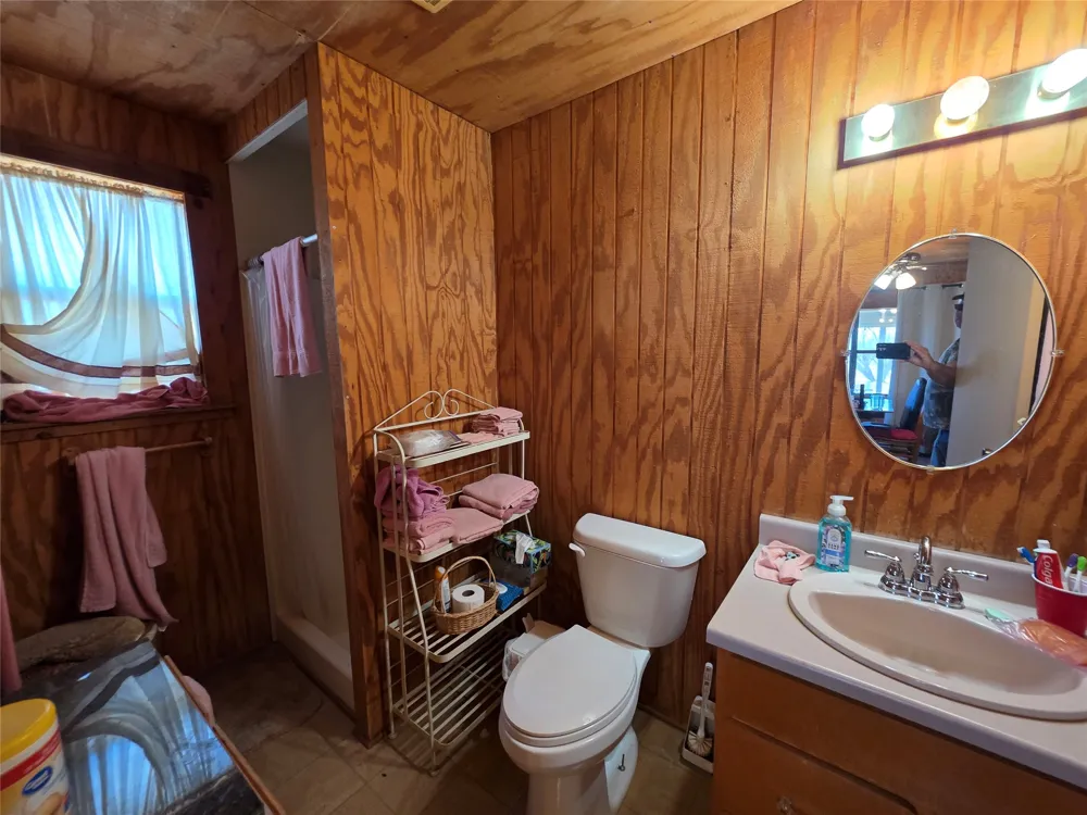 1709 County Road 330 Voss, TX 76888