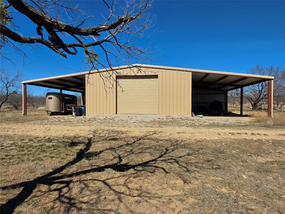 1709 County Road 330 Voss, TX 76888