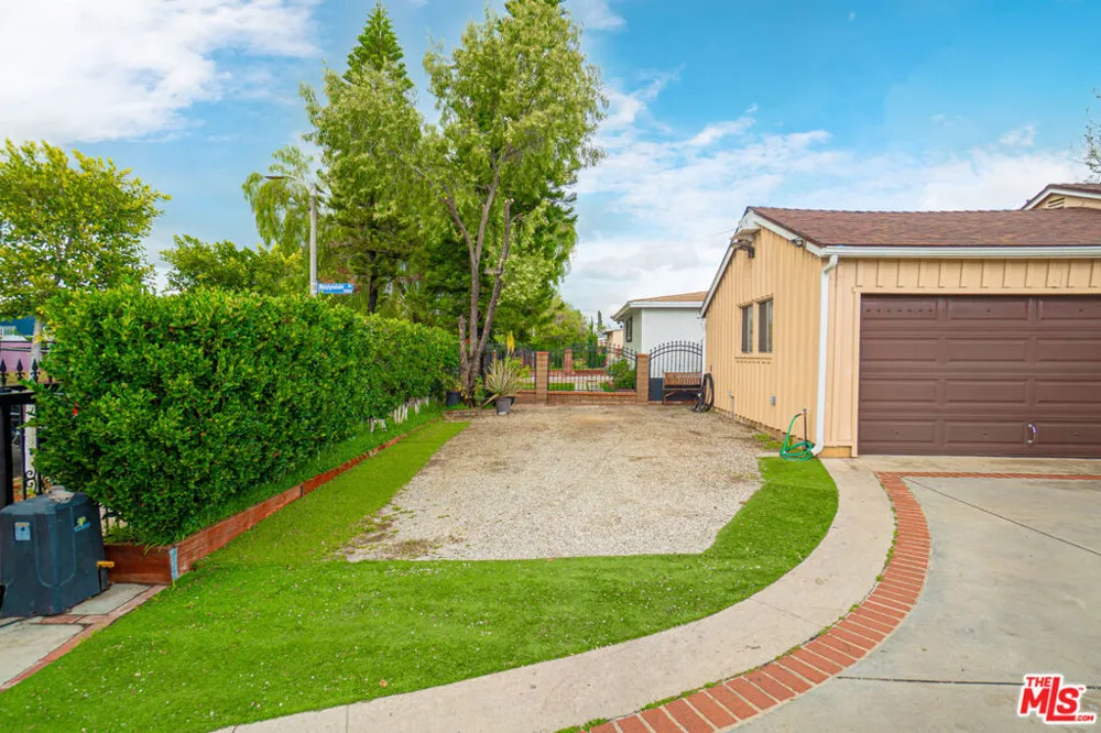 13748 Sunburst Street Arleta, CA 91331