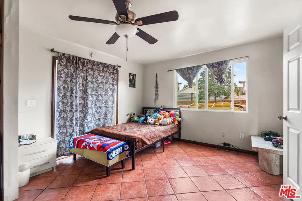 13748 Sunburst Street Arleta, CA 91331