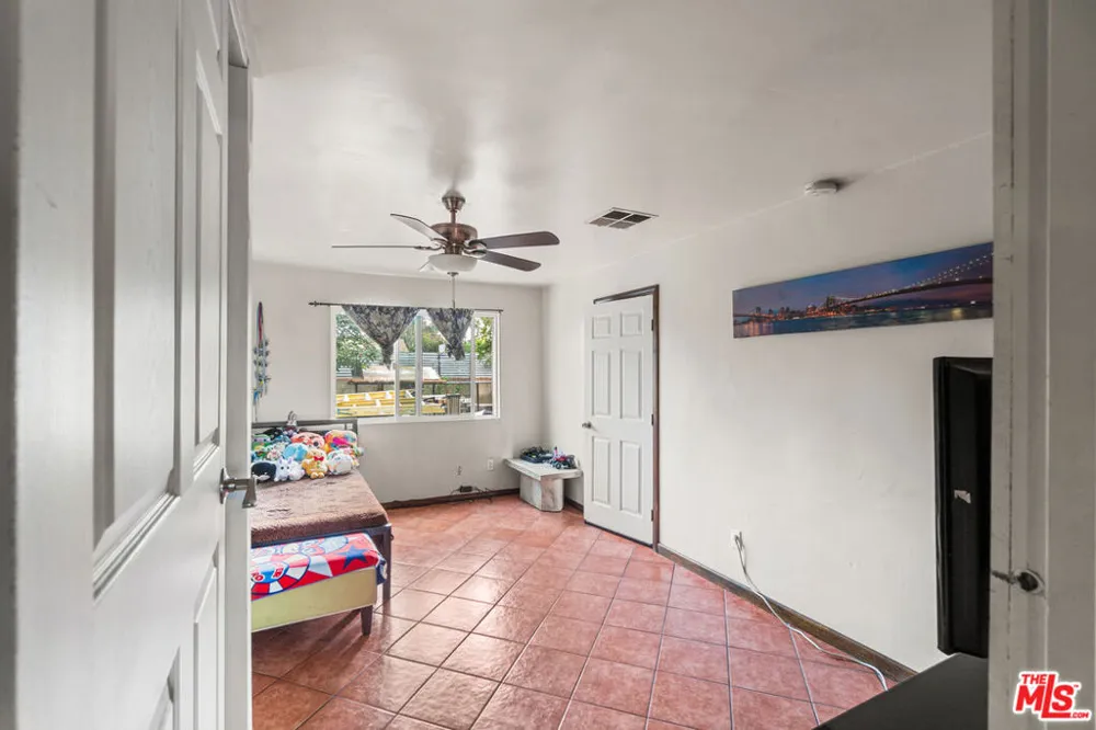 13748 Sunburst Street Arleta, CA 91331
