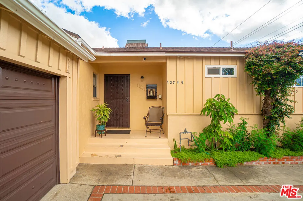 13748 Sunburst Street Arleta, CA 91331