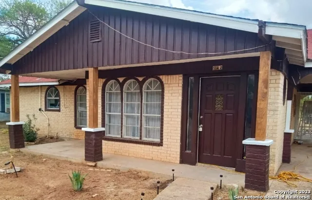 403.5 RETTA ST Carrizo Springs, TX 78834
