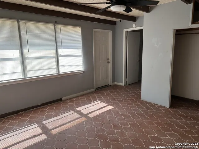 403.5 RETTA ST Carrizo Springs, TX 78834