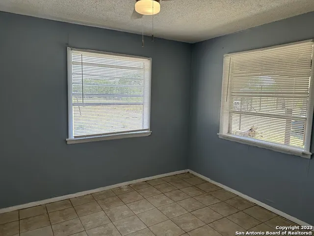 403.5 RETTA ST Carrizo Springs, TX 78834