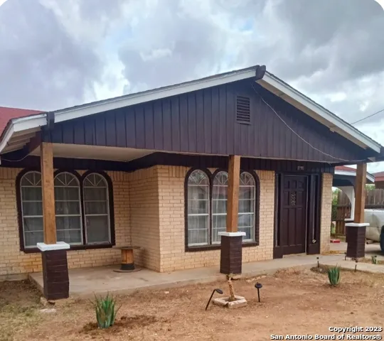 403.5 RETTA ST Carrizo Springs, TX 78834