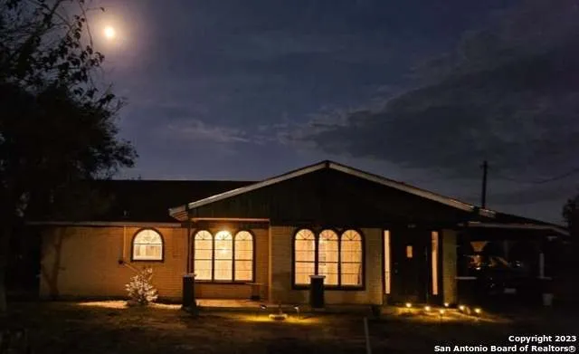 403.5 RETTA ST Carrizo Springs, TX 78834
