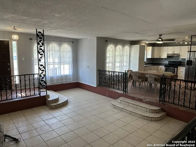 403.5 RETTA ST Carrizo Springs, TX 78834