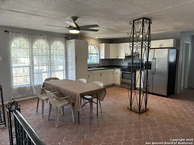 403.5 RETTA ST Carrizo Springs, TX 78834