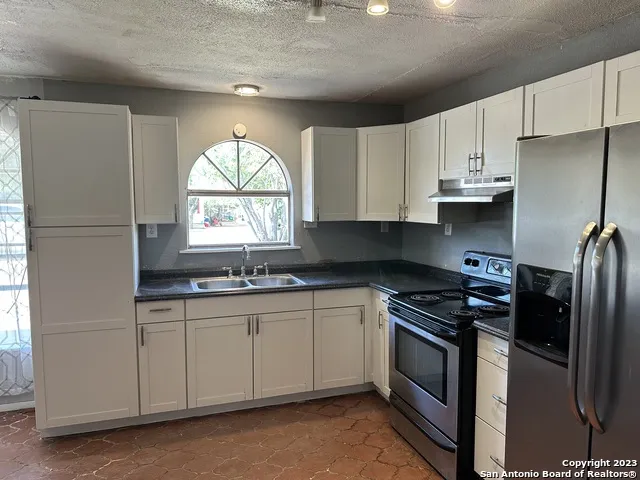 403.5 RETTA ST Carrizo Springs, TX 78834