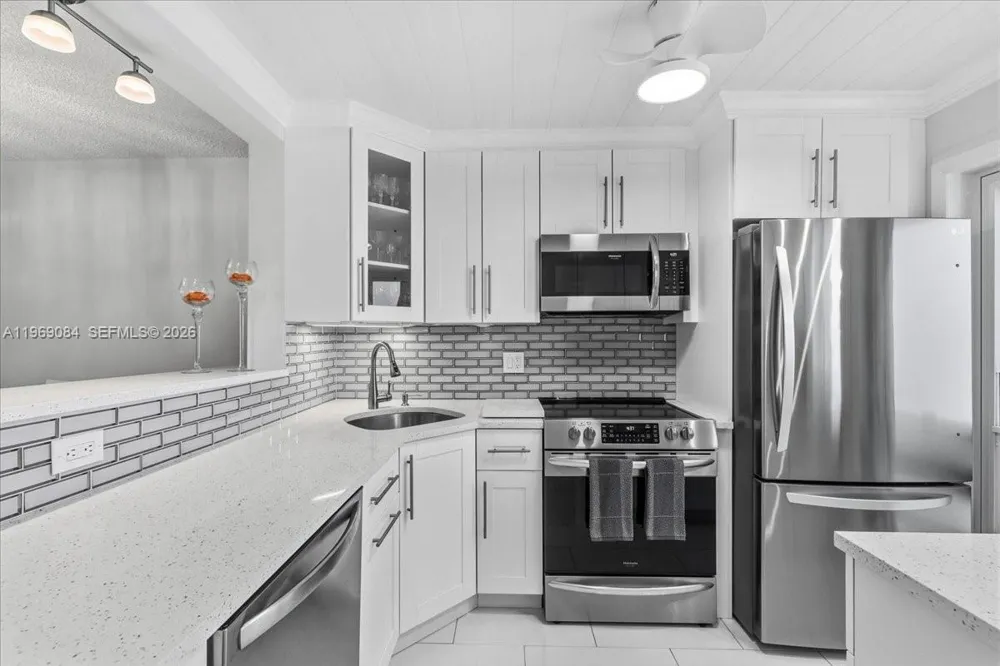 3201 NE 8th St #405 Pompano Beach, FL 33062
