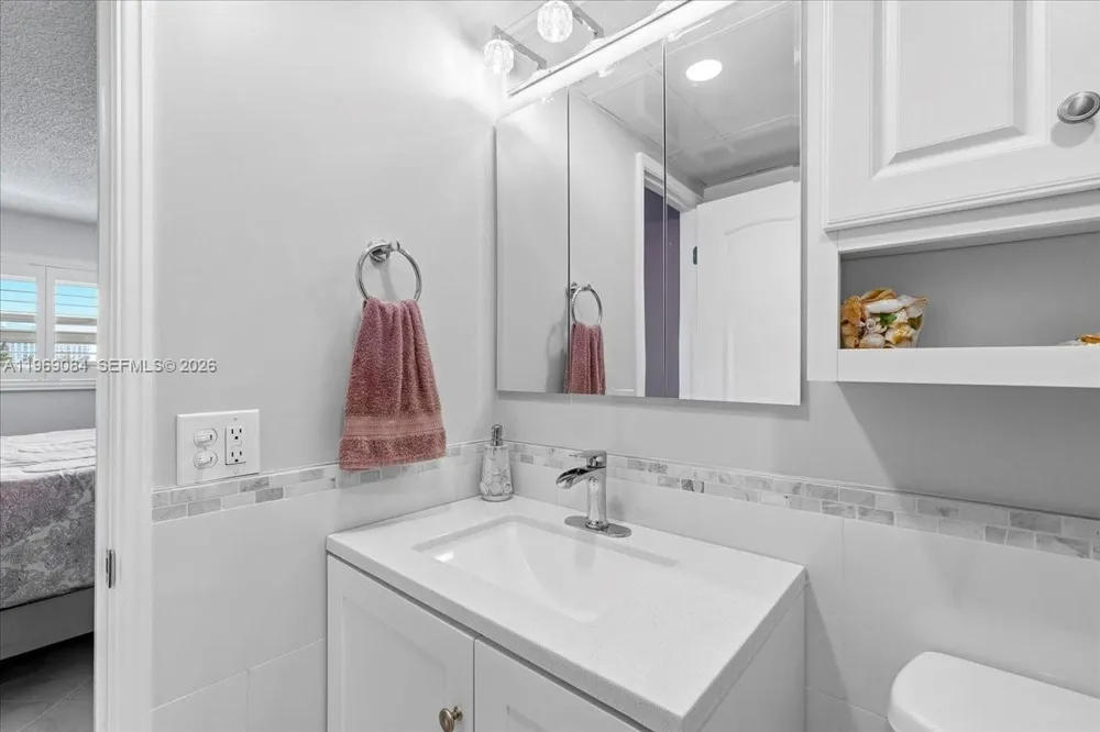 3201 NE 8th St #405 Pompano Beach, FL 33062