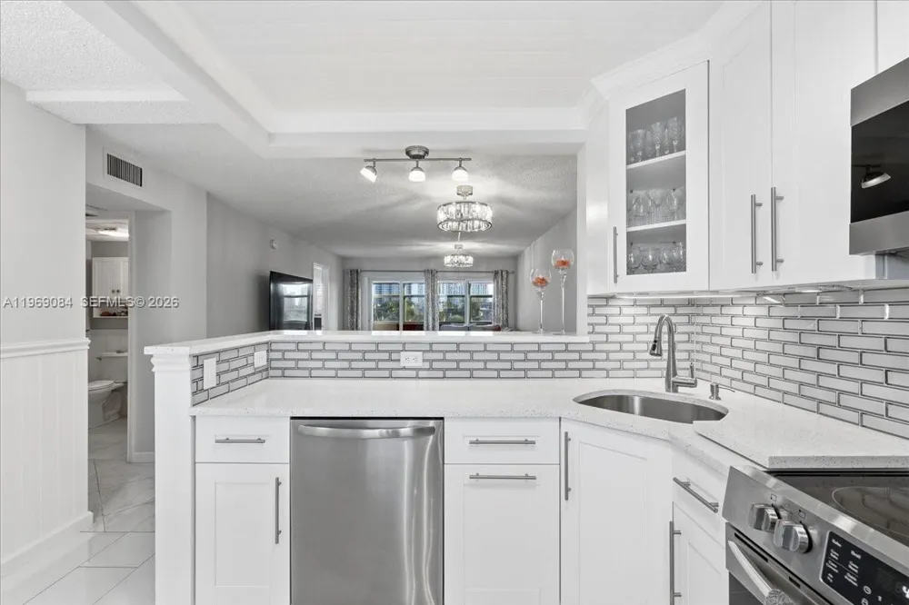 3201 NE 8th St #405 Pompano Beach, FL 33062