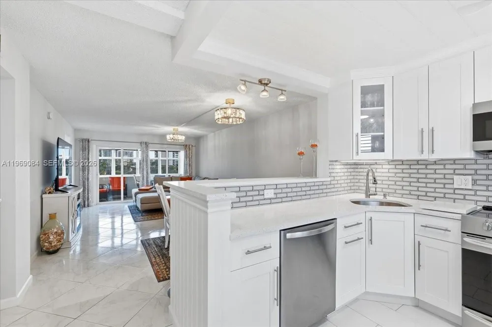 3201 NE 8th St #405 Pompano Beach, FL 33062
