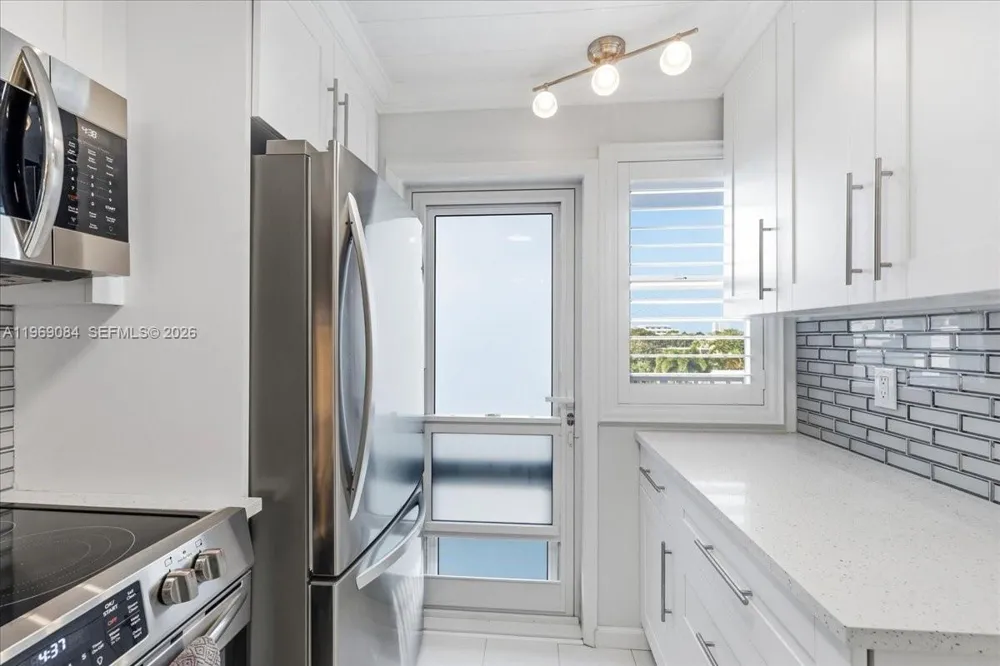 3201 NE 8th St #405 Pompano Beach, FL 33062