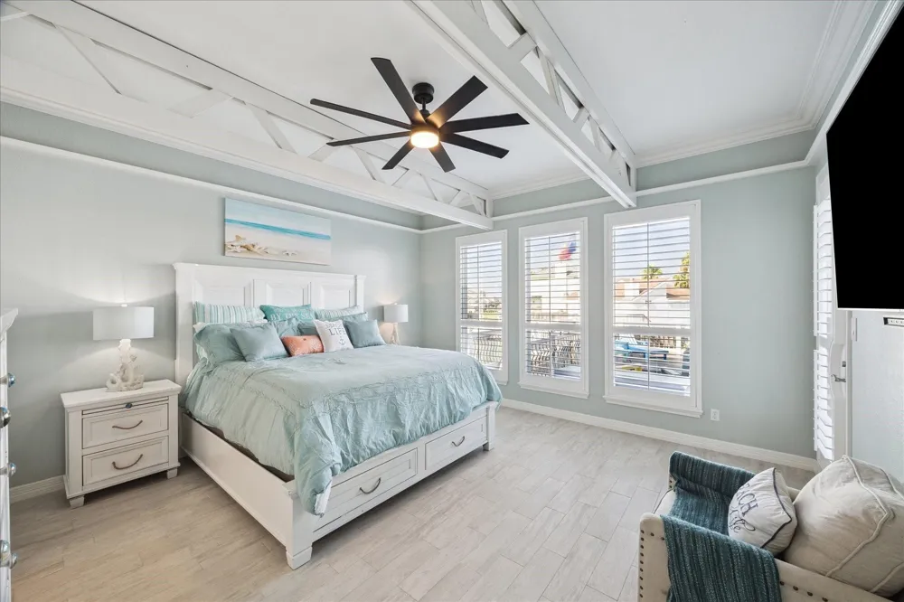 241 Tamana Drive Tiki Island, TX 77554