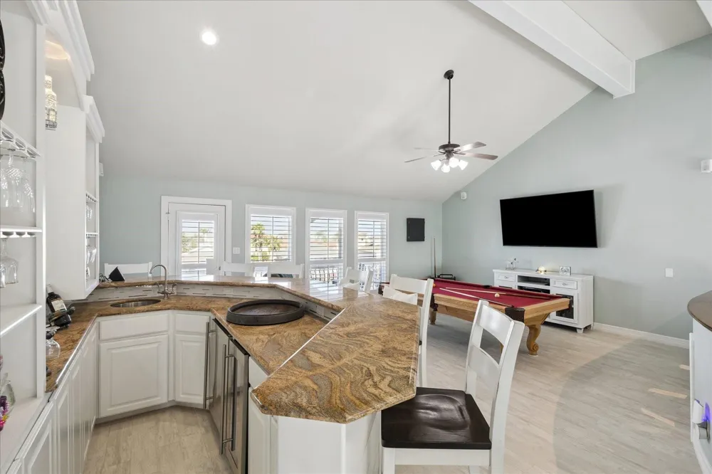 241 Tamana Drive Tiki Island, TX 77554