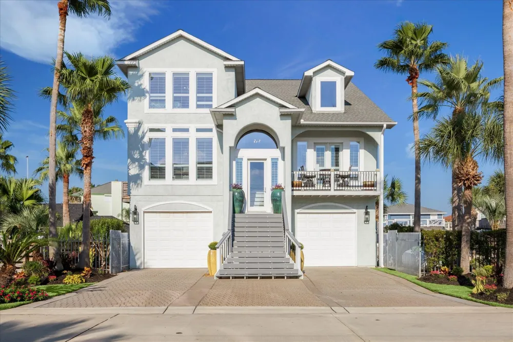 241 Tamana Drive Tiki Island, TX 77554