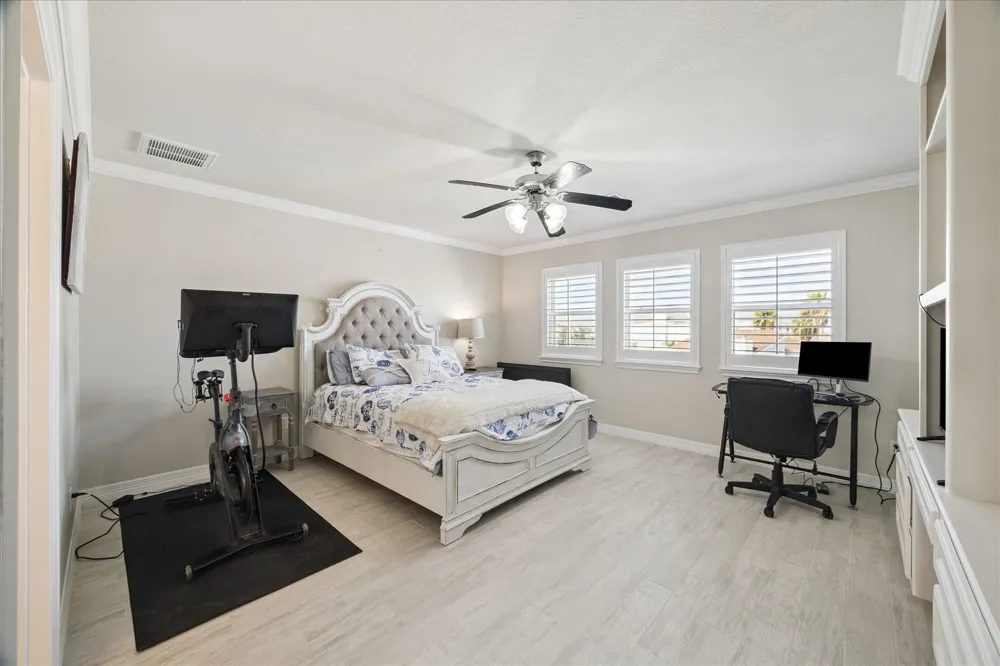 241 Tamana Drive Tiki Island, TX 77554