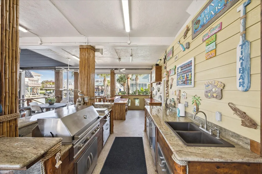 241 Tamana Drive Tiki Island, TX 77554