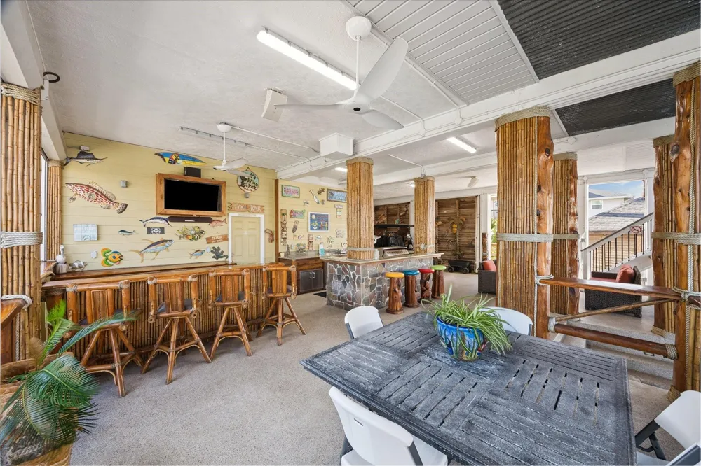 241 Tamana Drive Tiki Island, TX 77554