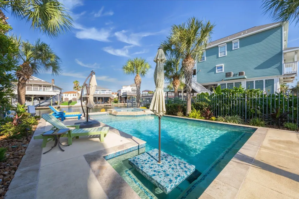 241 Tamana Drive Tiki Island, TX 77554