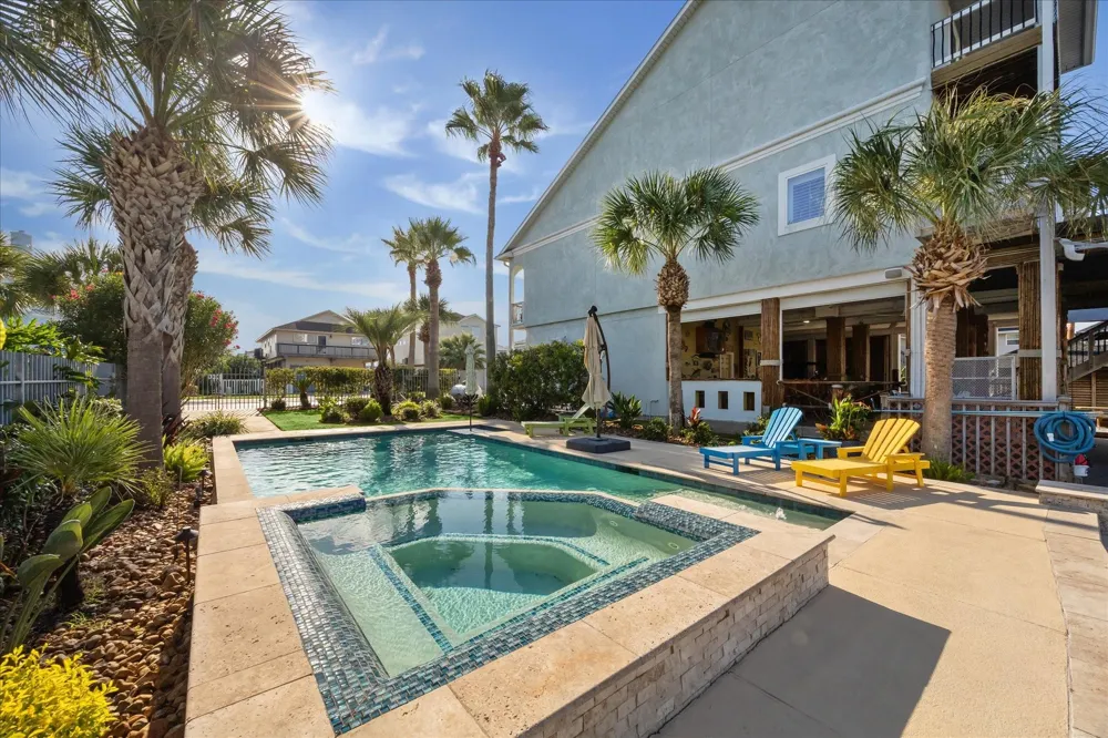 241 Tamana Drive Tiki Island, TX 77554