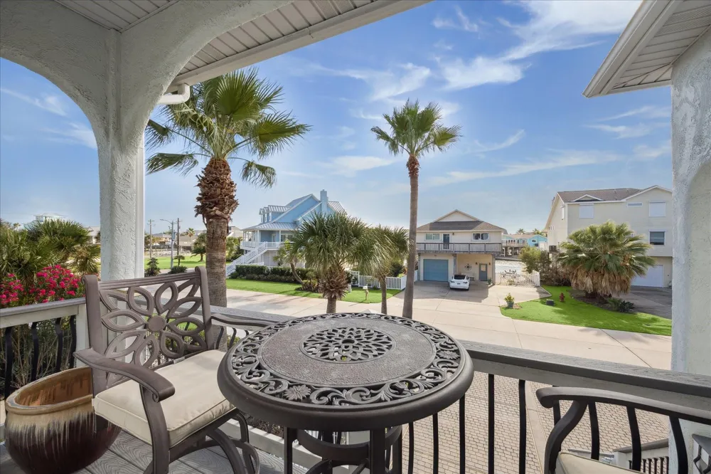 241 Tamana Drive Tiki Island, TX 77554