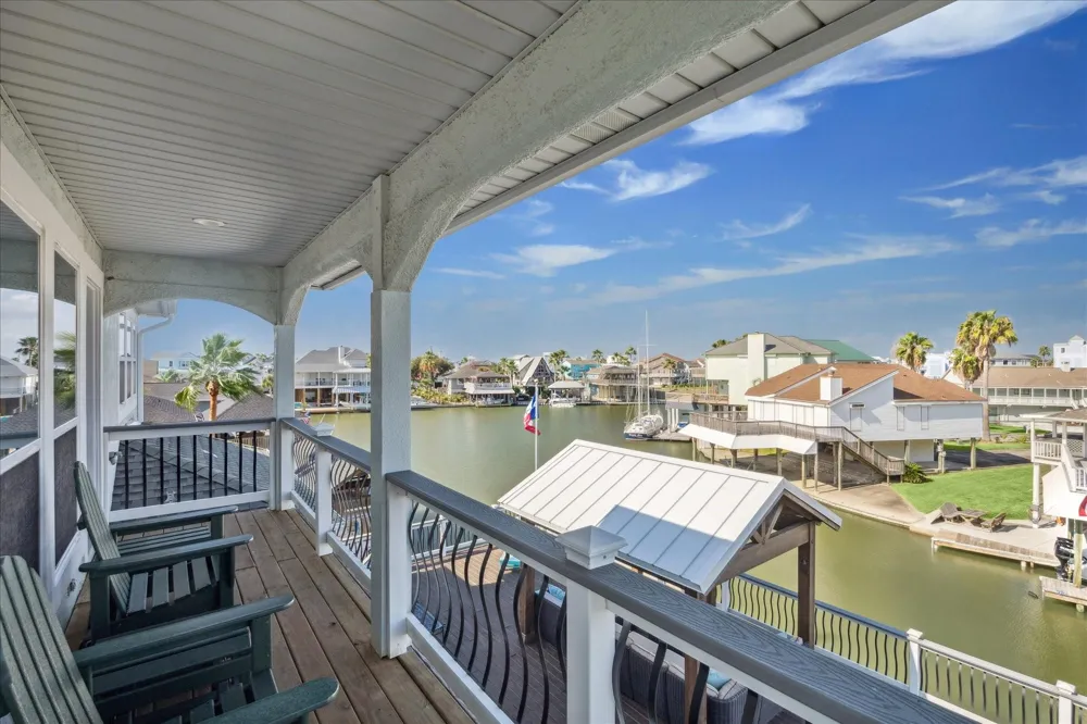 241 Tamana Drive Tiki Island, TX 77554