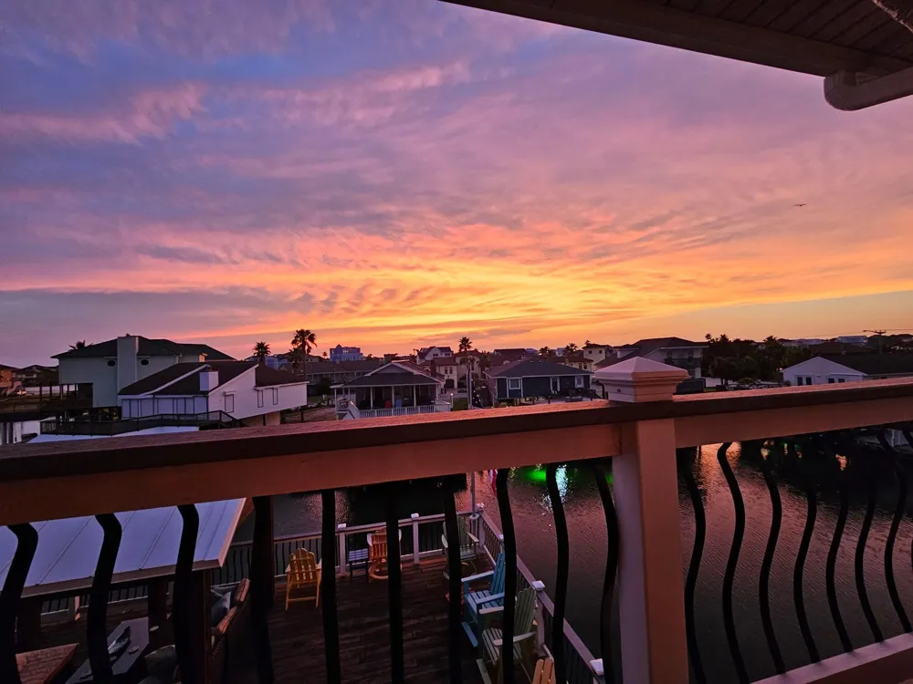 241 Tamana Drive Tiki Island, TX 77554