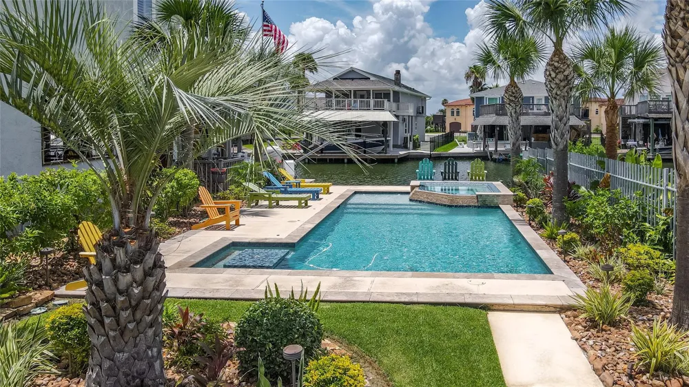 241 Tamana Drive Tiki Island, TX 77554