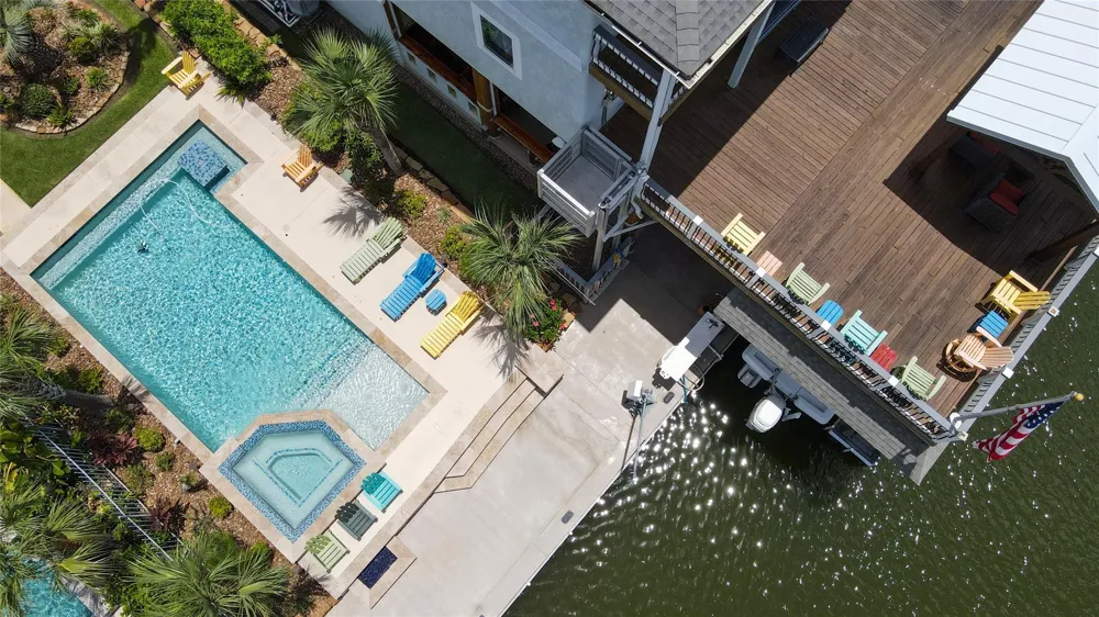 241 Tamana Drive Tiki Island, TX 77554