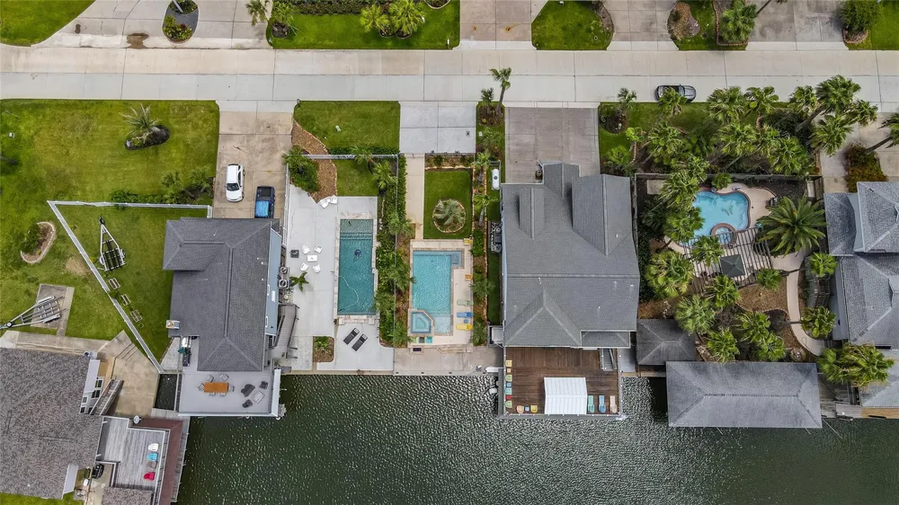 241 Tamana Drive Tiki Island, TX 77554