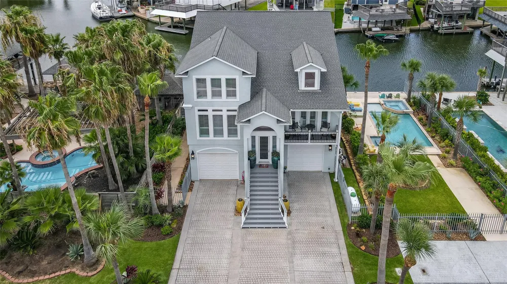 241 Tamana Drive Tiki Island, TX 77554