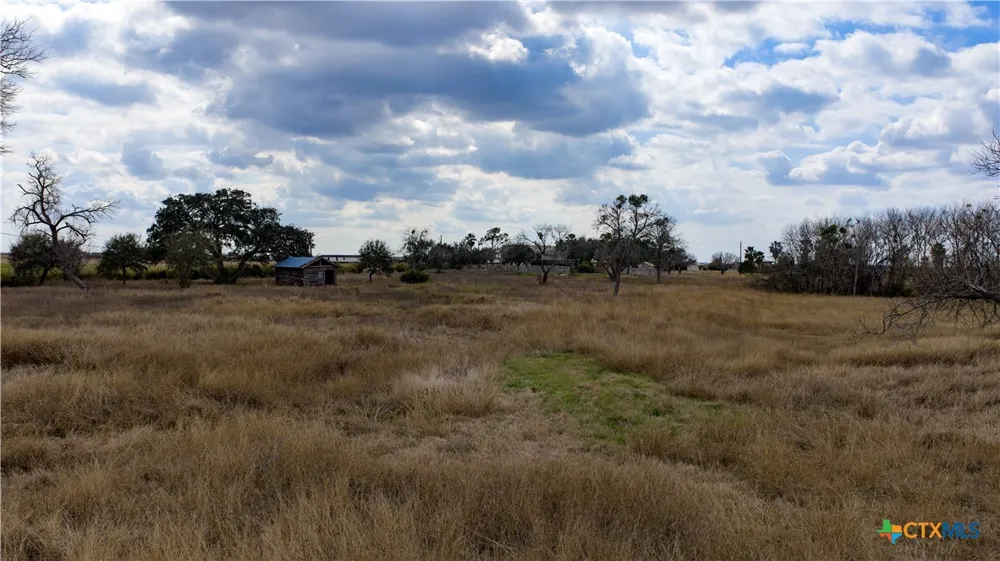 2 CR 319 Edna, TX 77957