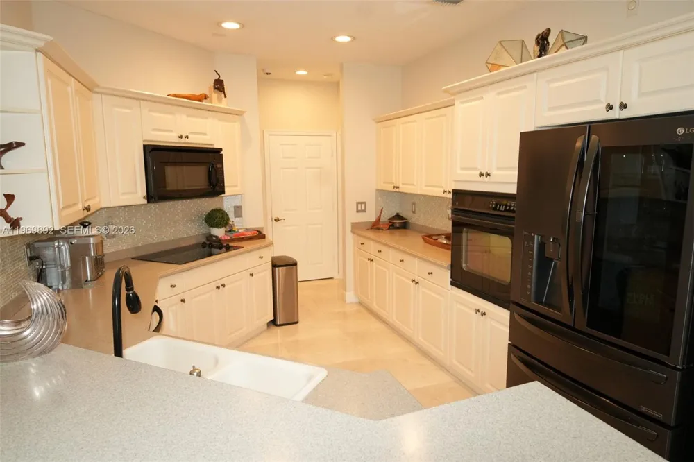 2706 Kinsington Cir #23-2 Weston, FL 33332