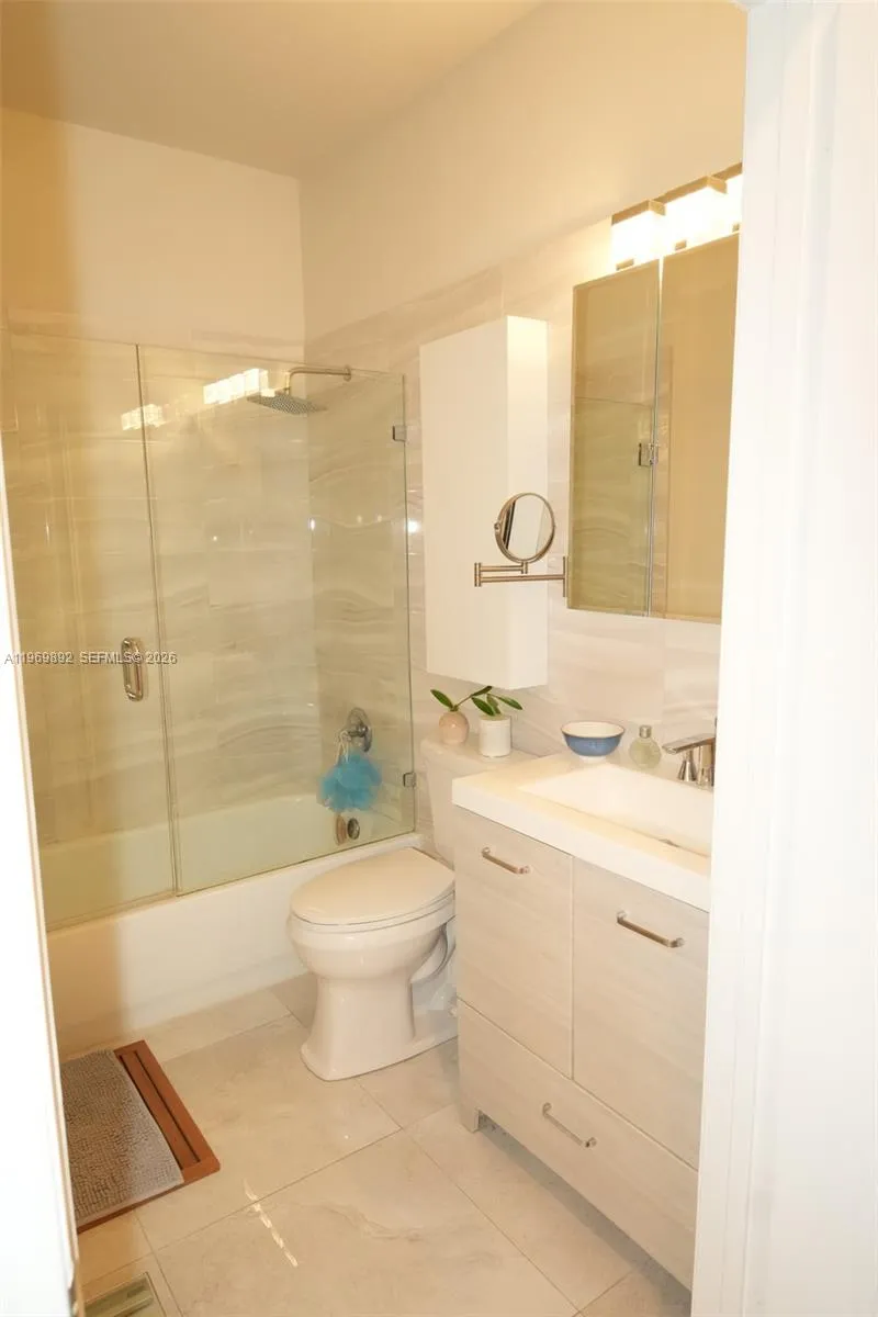 2706 Kinsington Cir #23-2 Weston, FL 33332