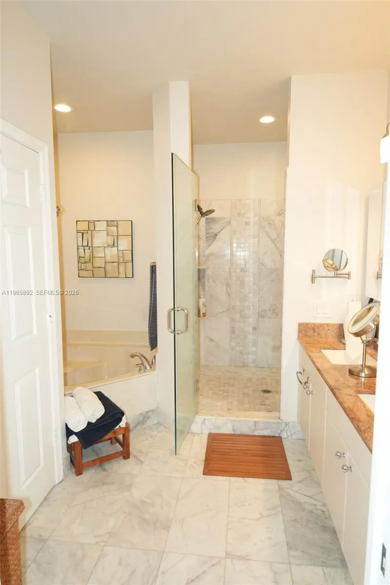 2706 Kinsington Cir #23-2 Weston, FL 33332