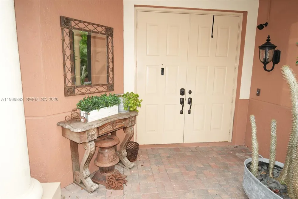 2706 Kinsington Cir #23-2 Weston, FL 33332