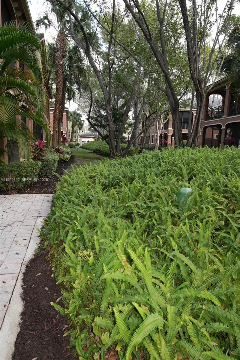 2706 Kinsington Cir #23-2 Weston, FL 33332
