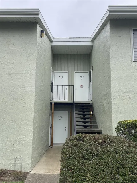 596 BAHIA CIRCLE #B