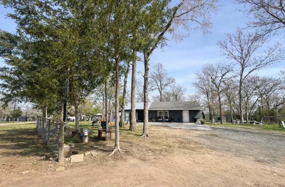 1010 Clay Circle Somerville, TX 77879