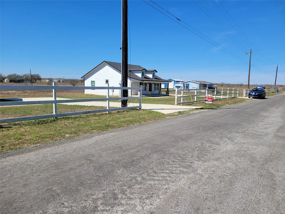 577 County Road 422 Road Stockdale, TX 78160