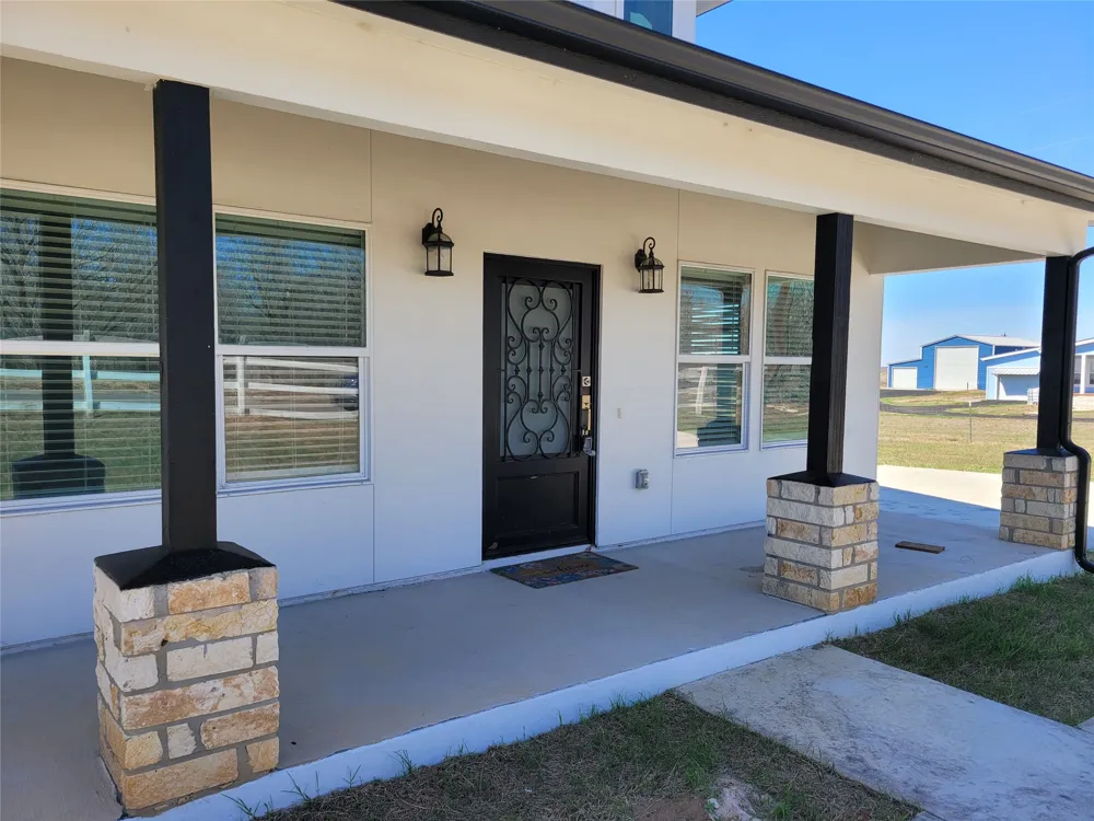 577 County Road 422 Road Stockdale, TX 78160