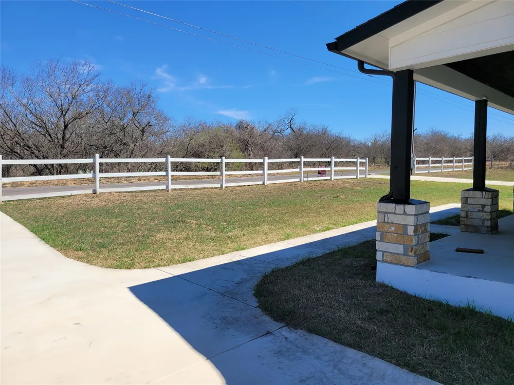 577 County Road 422 Road Stockdale, TX 78160