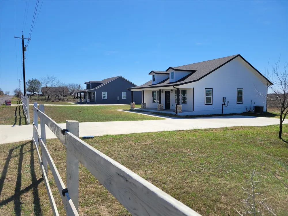 577 County Road 422 Road Stockdale, TX 78160