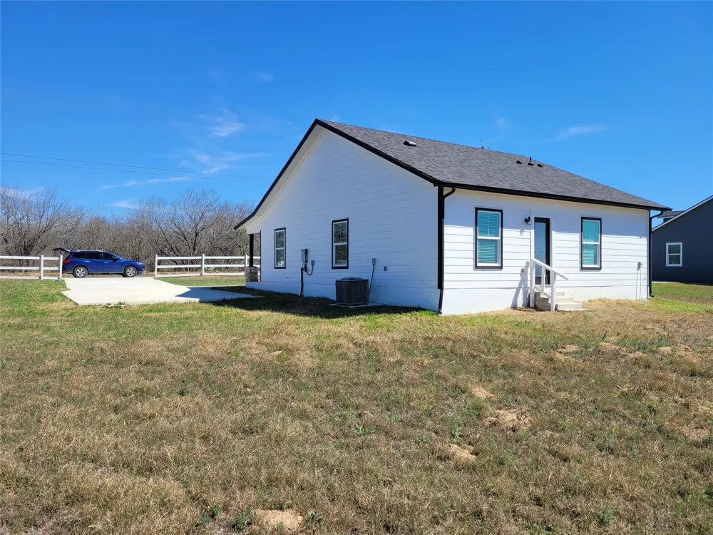 577 County Road 422 Road Stockdale, TX 78160