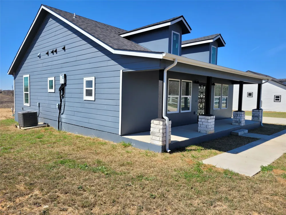 577 County Road 422 Road Stockdale, TX 78160