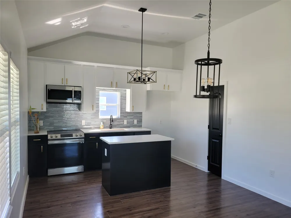 577 County Road 422 Road Stockdale, TX 78160