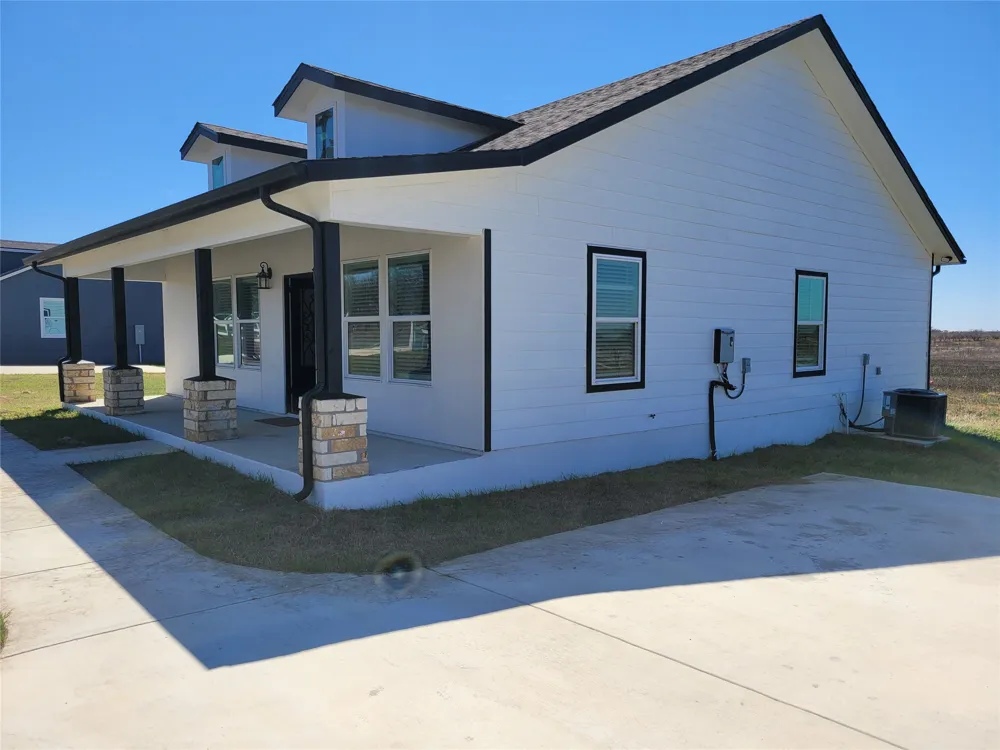 577 County Road 422 Road Stockdale, TX 78160